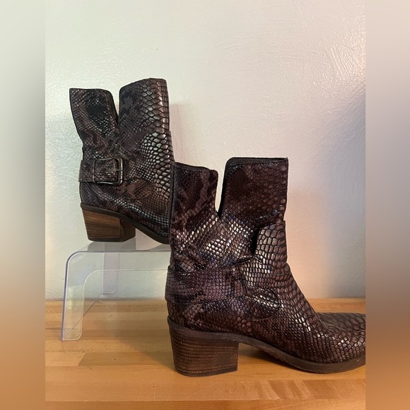 Donald J Pliner Donata Python Embossed Snake Leather Boots Side Slit Block Heel - Picture 2 of 9